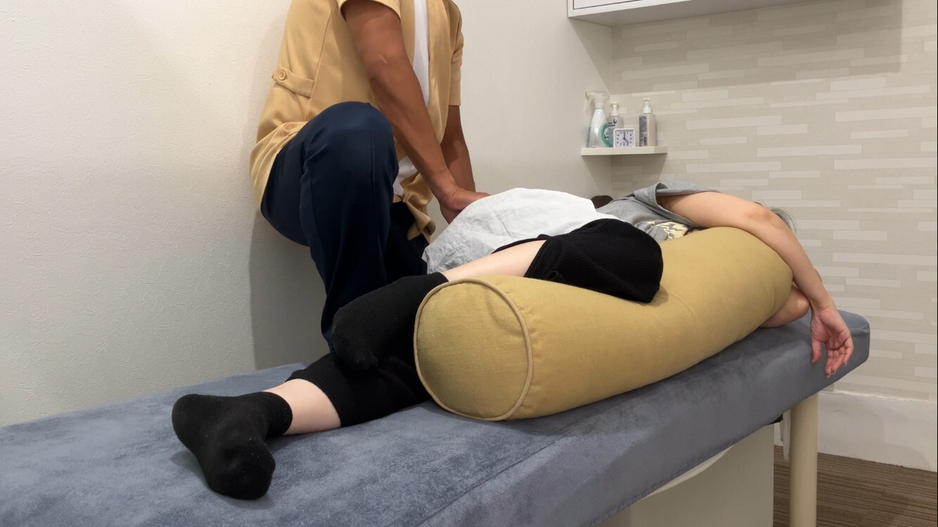 アクル整骨院 | 初めての方へ アクル整骨院 | 初めての方へ - シムス位施術①