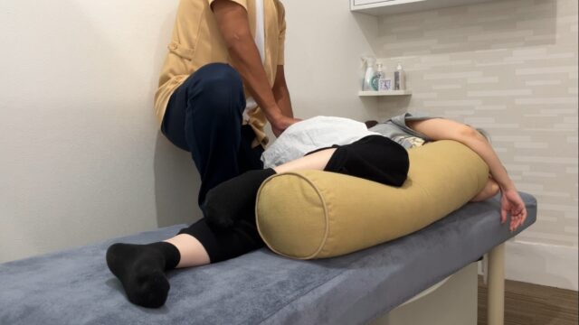 アクル整骨院 | 南町田・成瀬エリアで妊娠中の坐骨神経痛|特徴 アクル整骨院 | 南町田・成瀬エリアで妊娠中の坐骨神経痛|特徴 - シムス位施術①